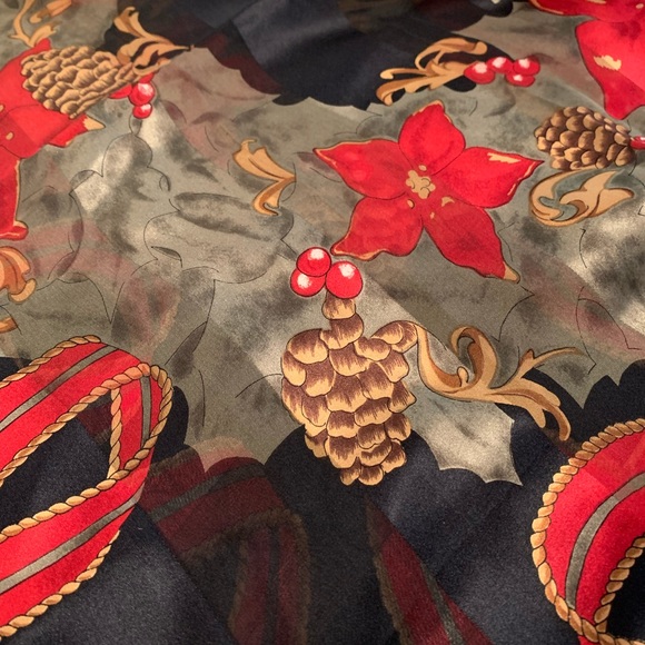 SOLD Vintage ladies holiday silk scarf - Picture 3 of 9